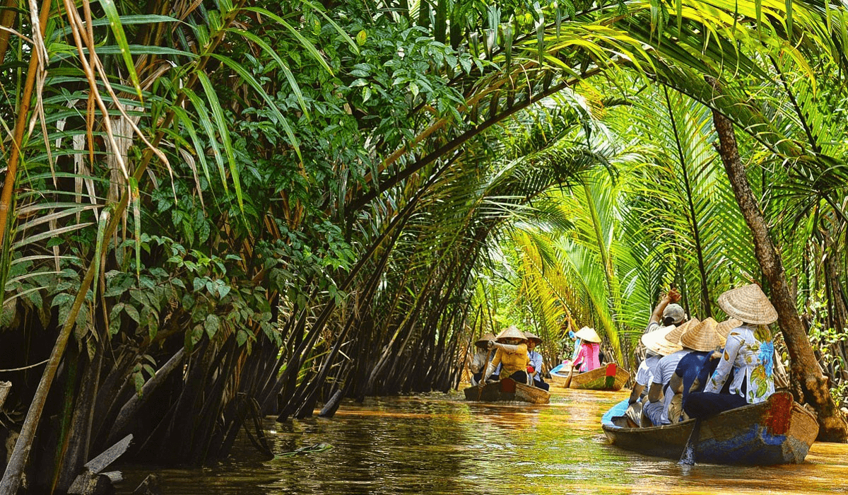 Boat trip to explore Ben Tre river