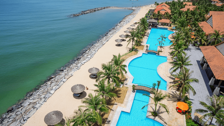 The long infinity pool at Golden Sand Resort And Spa Hoi An