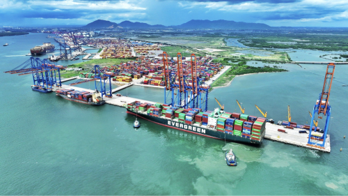 Vung Tau port: Discover the bustling port life and exciting activities
