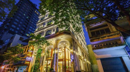 Happy Life Grand Hotel & Sky Bar