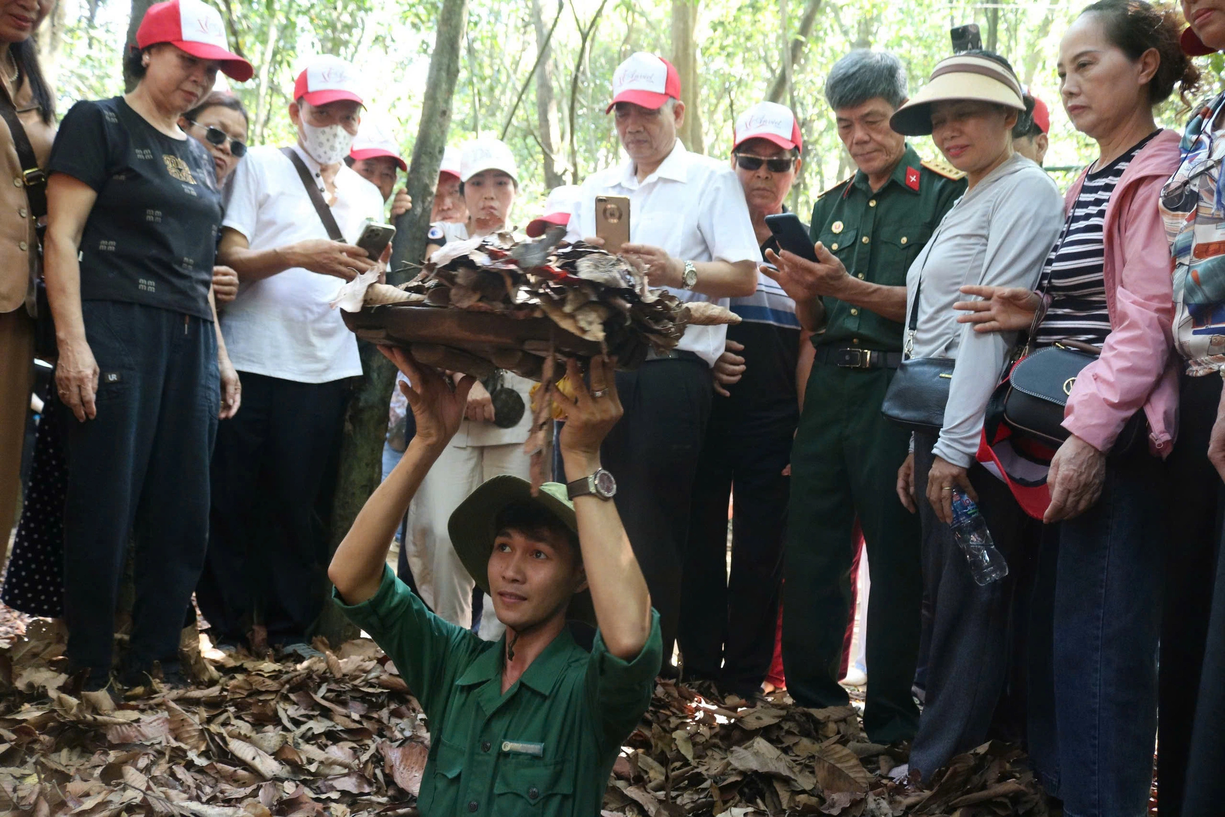 cu-chi-tunnels-tour-10