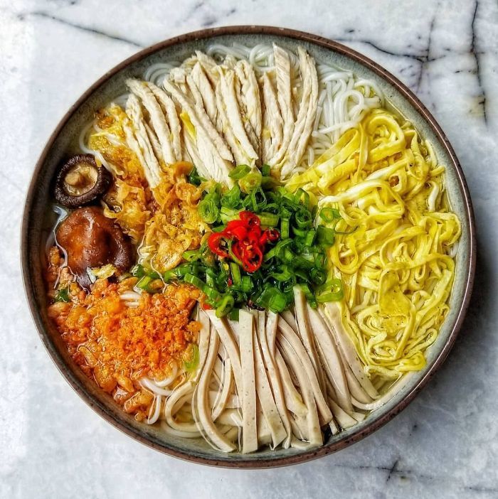 bun-thang-the-exquisite-dish-associated-with-hanoi-s-culture-source-richreviewer-