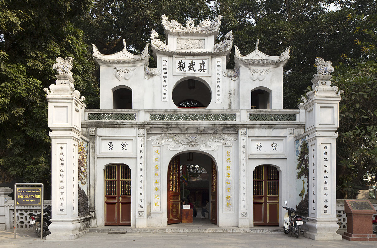 Why you should visit Quan Thanh temple? (source: Wikipedia)