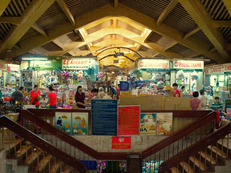 binh-tay-market-interior-saigon-hotel