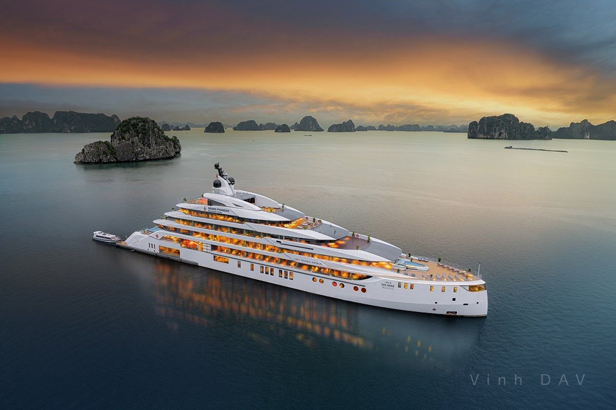 Travel to Titop Island by yacht 