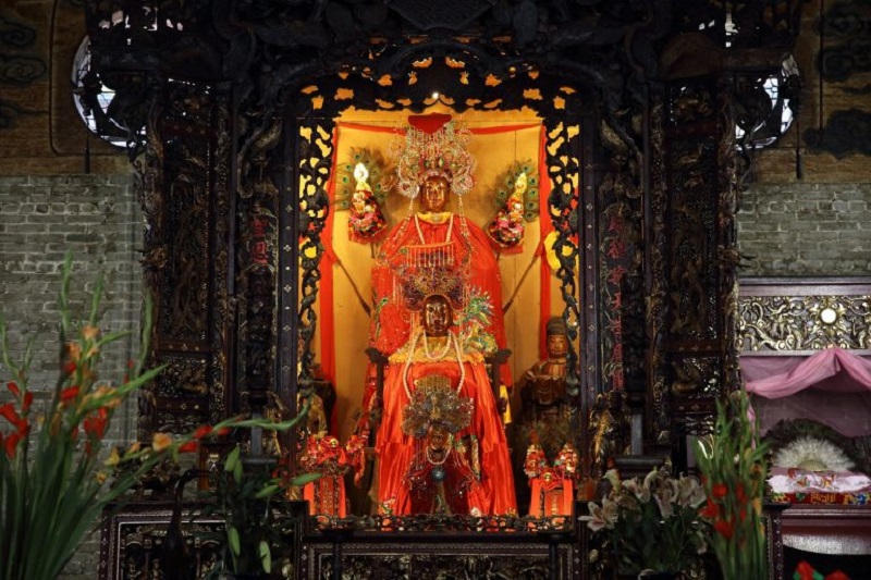 chua-ba-thien-hau-3-gian-tho-giua-mia