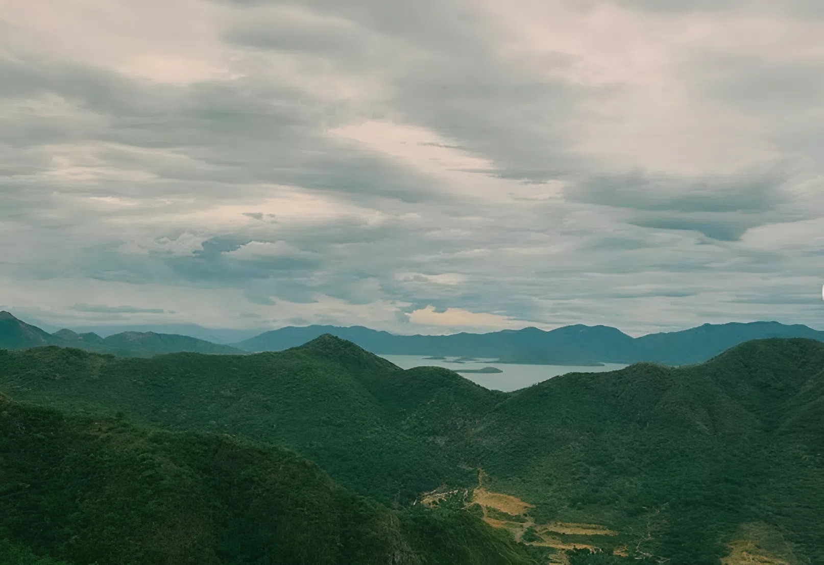 the-unique-of-co-tien-mountain