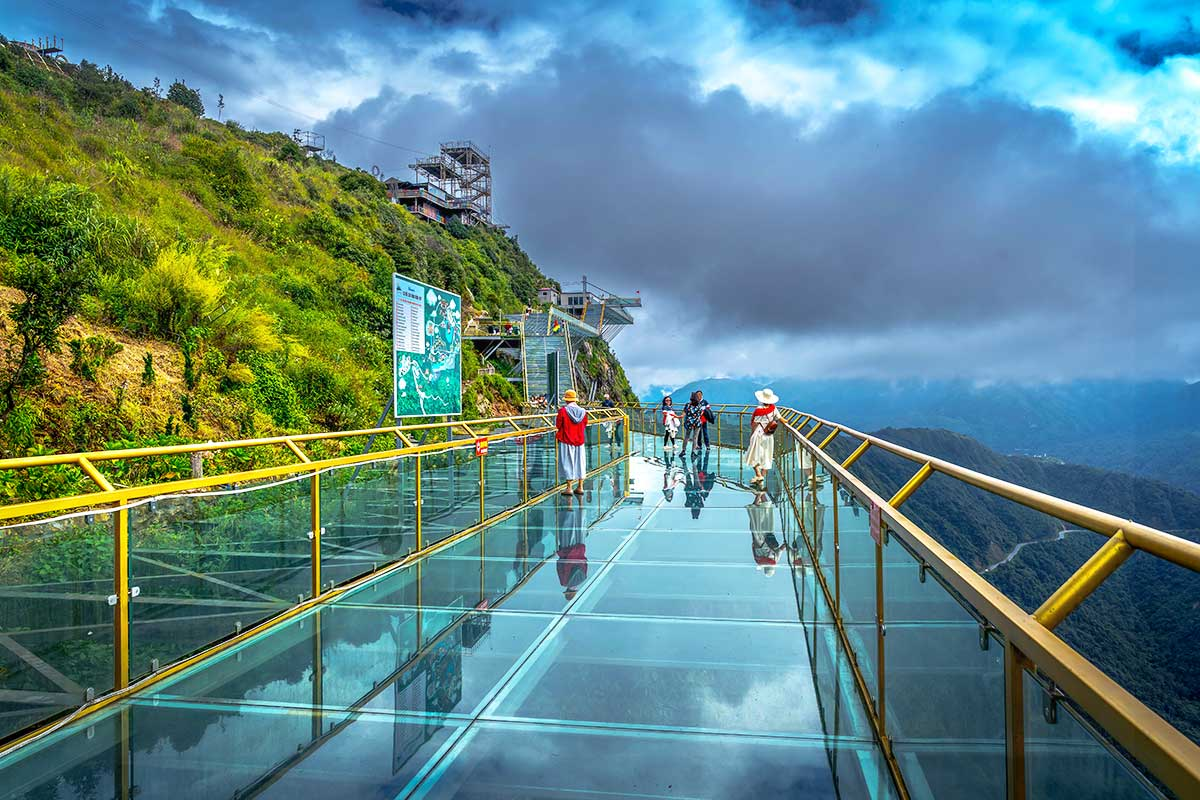 Experience Rồng Mây Glass Bridge (source: Vinwonders)