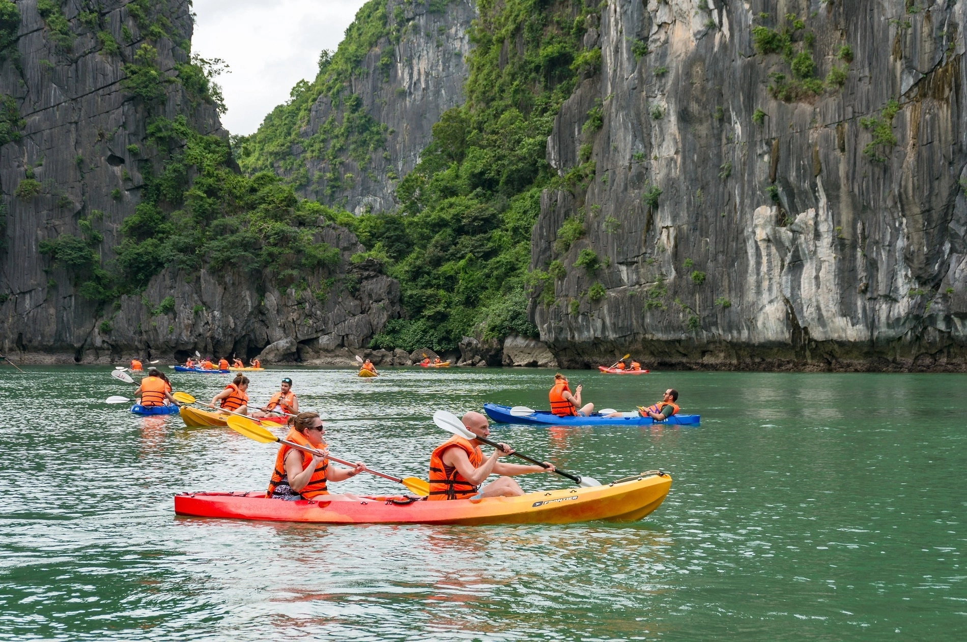 halong-bay-vietnam-tours-4