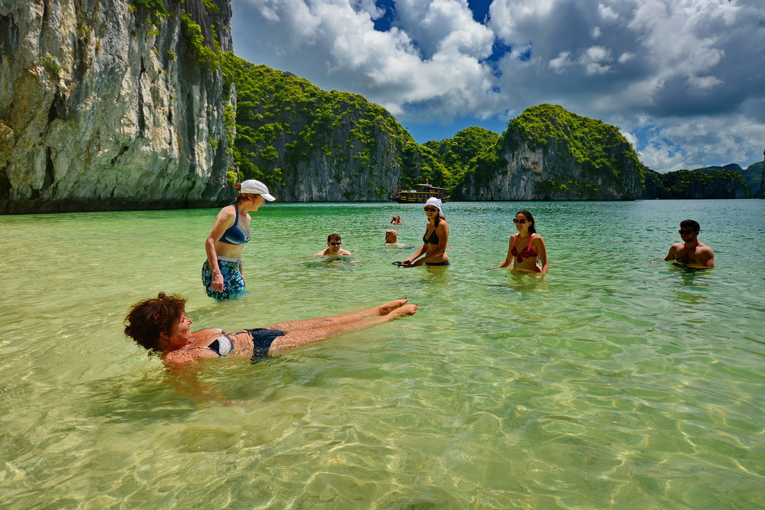 halong-bay-vietnam-tours-7