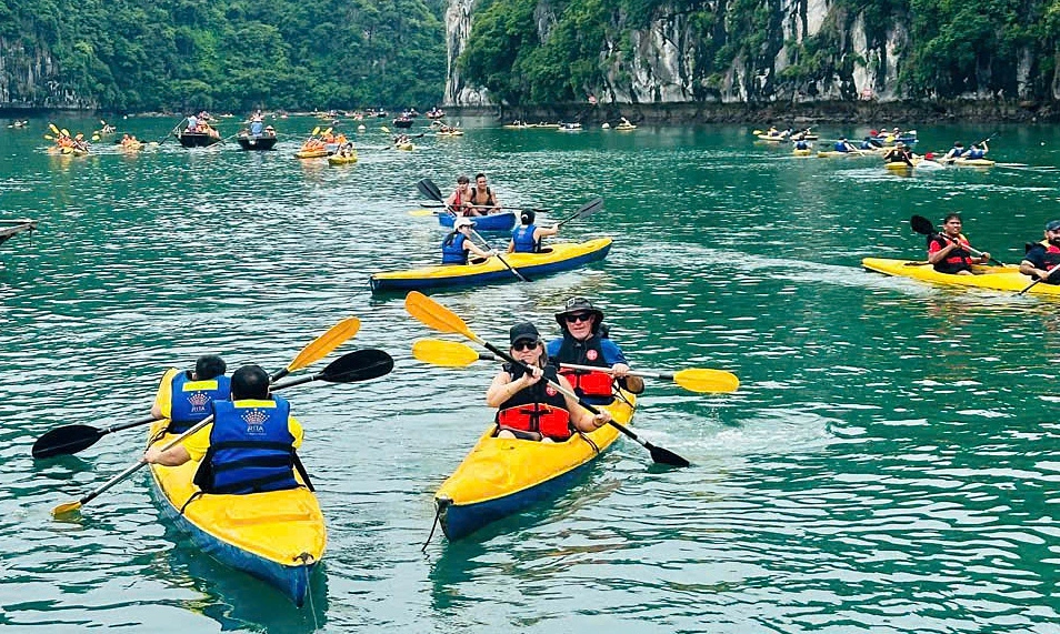 hanoi-halong-bay-itinerary-4-days-kayak-1