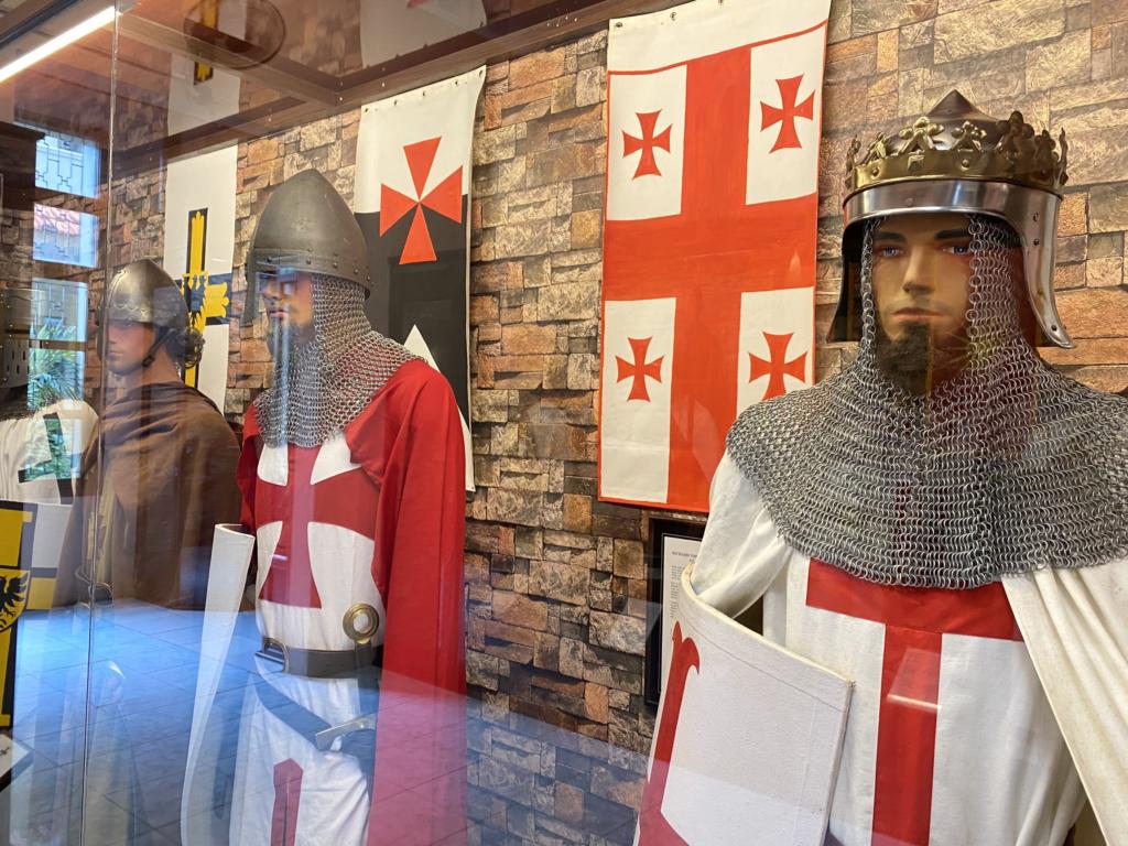 the-museum-of-worldwide-arm-6